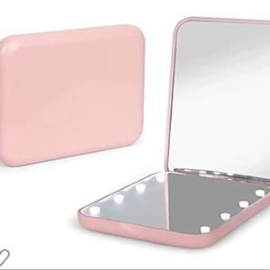💞 Compact Mirror with LED Lights - Folding